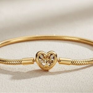 Elegant Gold Heart Bracelet